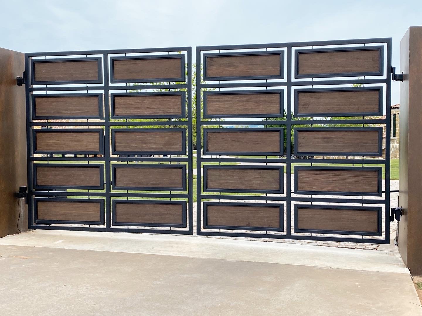 Multi-panel modern driveway gate