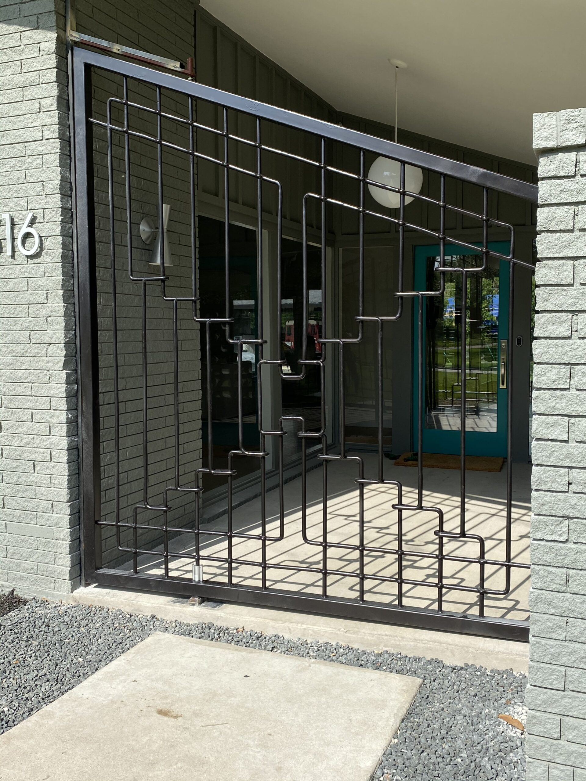 Modern Pivot Gate
